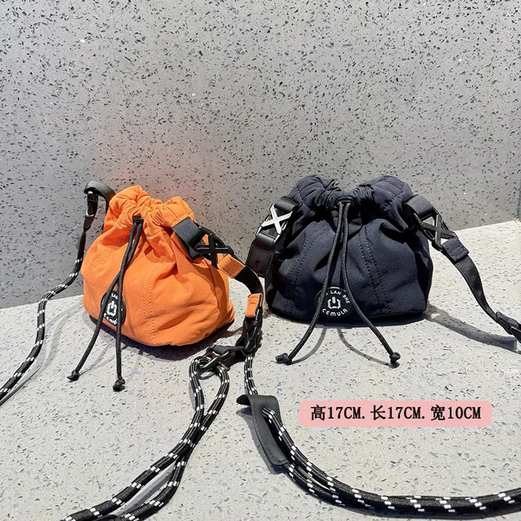 抽绳纯色文艺水桶包百搭单肩包潮流小挎包日系迷你小众女包斜跨包