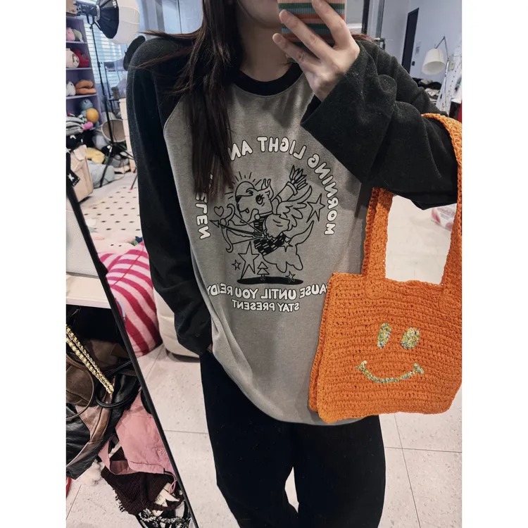 晶咕【色彩碰撞！】松弛感撞色插肩袖圆领字母涂鸦长袖上衣