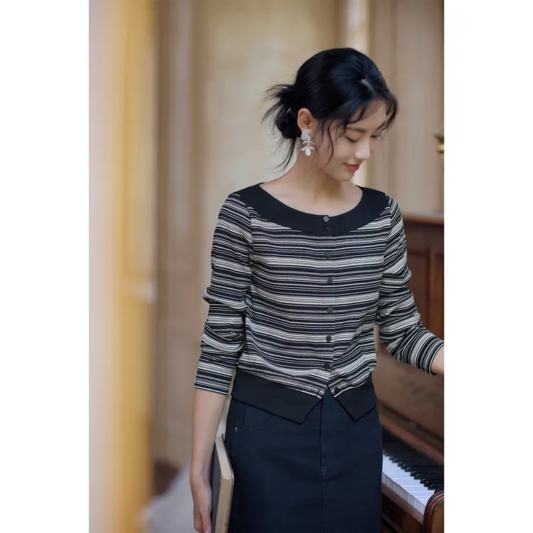 红念黑白条纹针织衫开衫女秋装显瘦新款女装设计感气质秋冬上衣