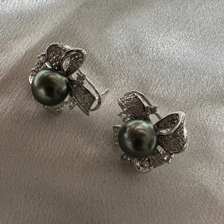 9-10mm大溪地孔雀绿耳饰