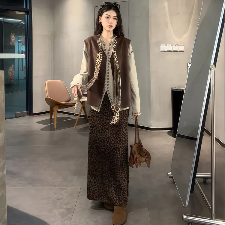 高级感韩版时尚套装女2025年春秋新款百搭衬衫马甲半身裙三件套