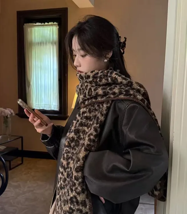 高级感潮酷豹纹围巾女2025秋冬季新款保暖辣妹风双面加厚围脖披肩