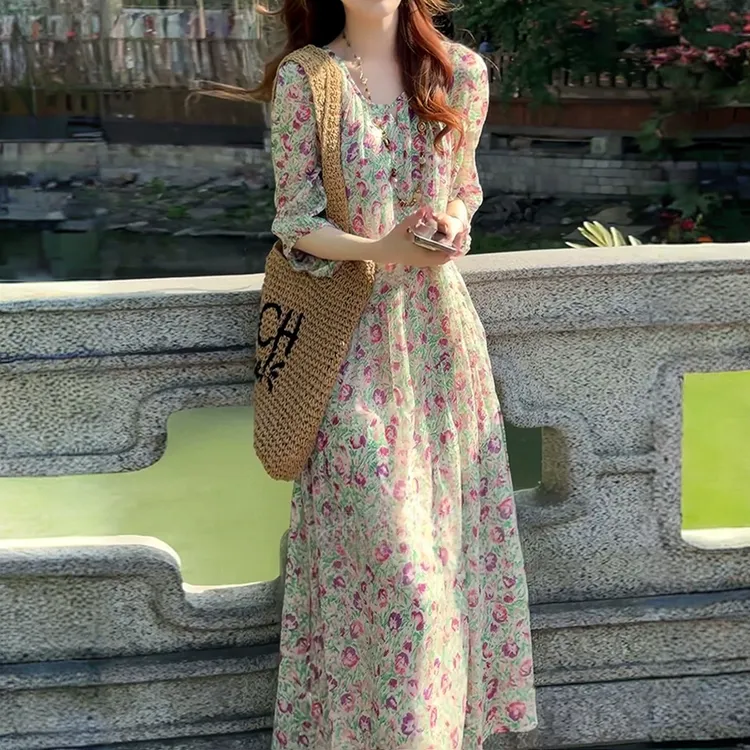 绿色碎花气质连衣裙女2026夏季新款大码宽松显瘦法式洋气减龄长裙