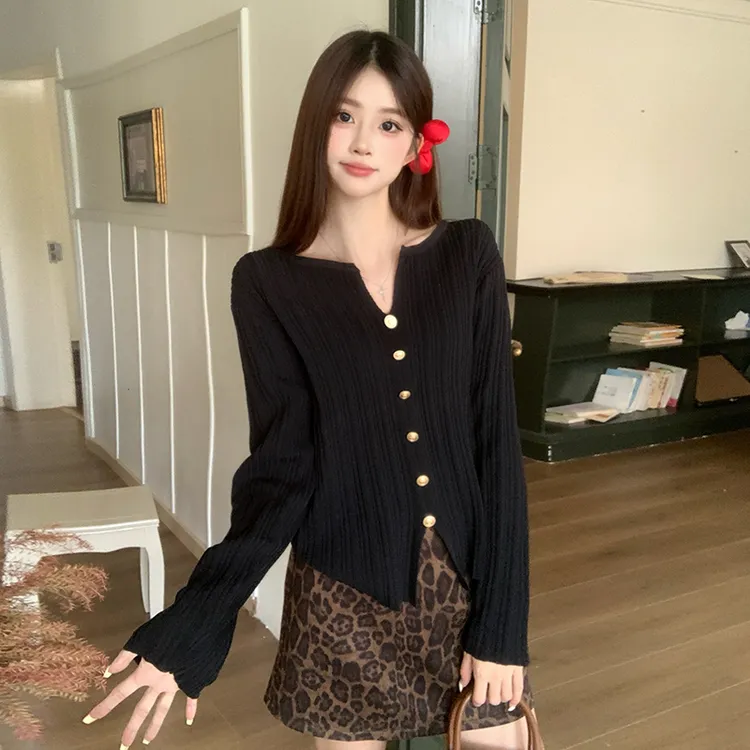 洋气衣服女大码胖mm秋冬U领正肩长袖针织毛衣打底衫高腰豹纹短裙