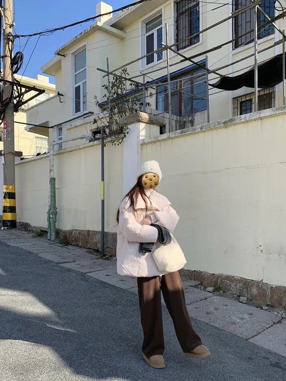 设计感大翻领米白色棉服女2024冬季新款厚外套百搭灯芯绒休闲裤