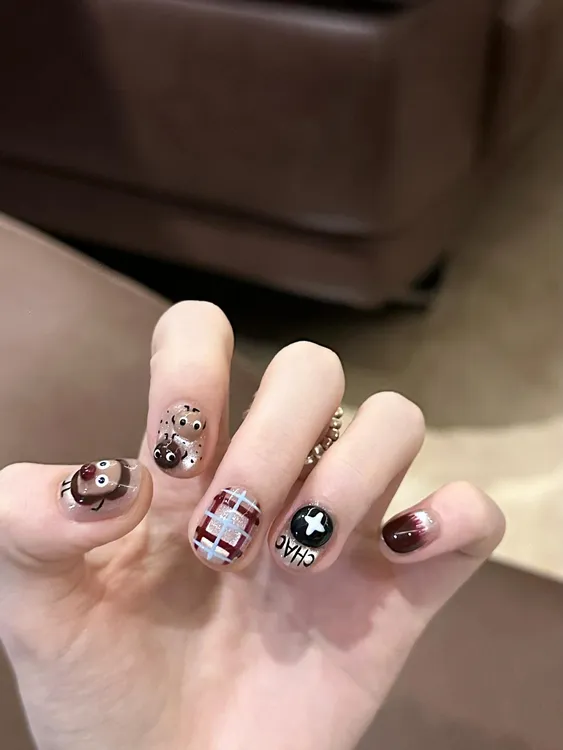 可爱童趣捏捏面包超人纯手工穿戴甲显白曲奇饼干格纹短款美甲片