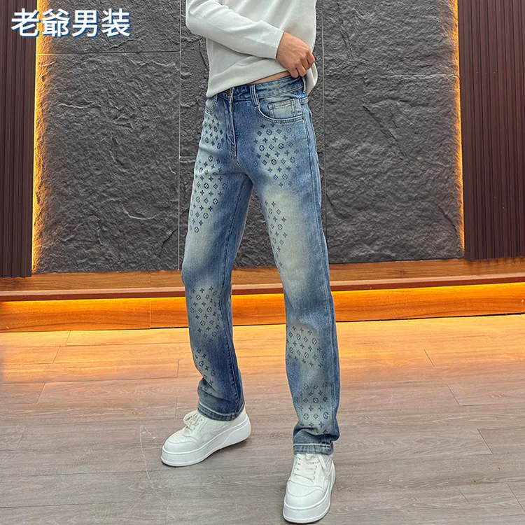 2025秋冬新款时尚休闲百搭浅蓝色渐变直筒印花男士牛仔裤新款