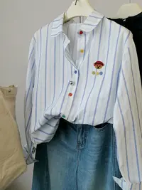 秋日小确幸2025早秋新款三个纽扣装饰百搭竖条宽松外穿刺绣衬衫女