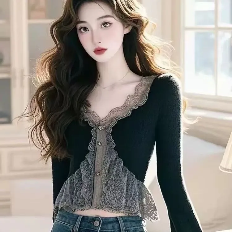 洋气百搭蕾丝时尚V领别致打底衫女春季韩系感小众短款开衫镂空女