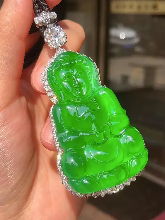缅甸满绿镶嵌观音吊坠冰透水润质地细腻精雕脸部饱满节日送礼