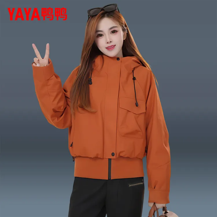 鸭鸭品牌户外小个子保暖工装羽绒服女2025年冬季新款连帽夹克外套