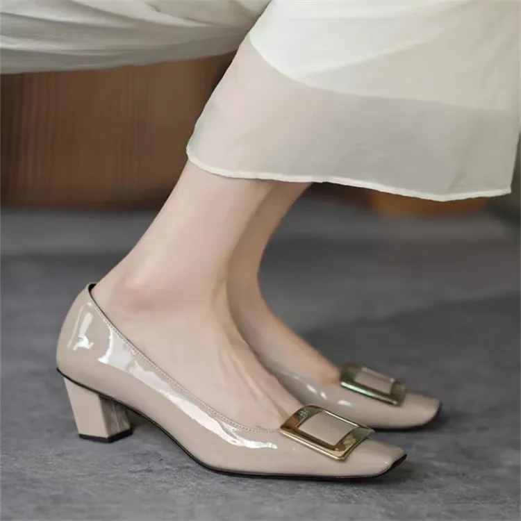 软面牛漆皮4.5cm方头女鞋rv中高跟浅口大象灰金属方扣粗跟女单鞋