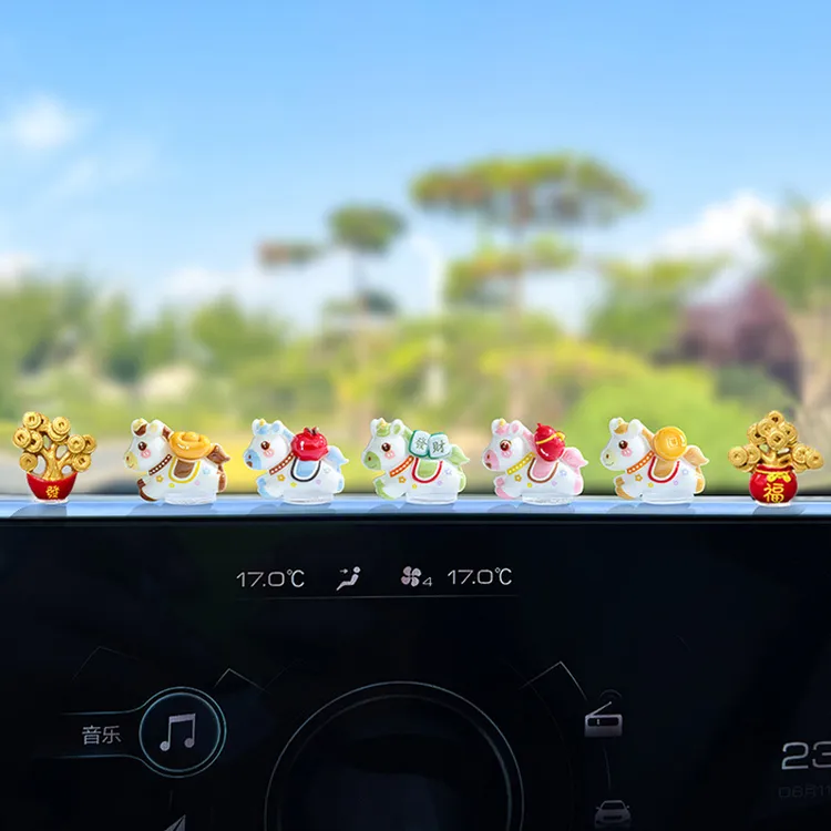 2026马年新年汽车内饰摆件萌趣可爱电动装饰品电脑工位车载中控台商品图