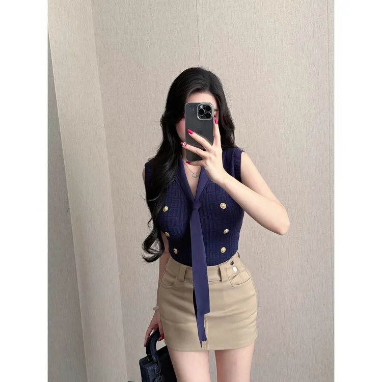 迈沃格法式气质名媛小香风针织立体绣修身显瘦飘带V领时尚背心女