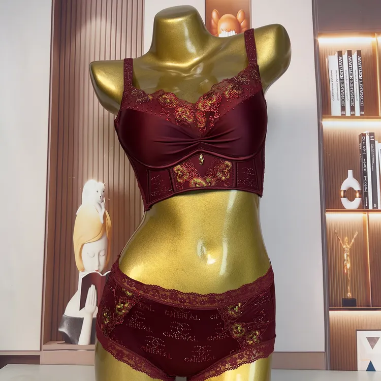 809527نىپىز بۇلۇتلۇق BC版式聚拢背心套装无钢圈美背