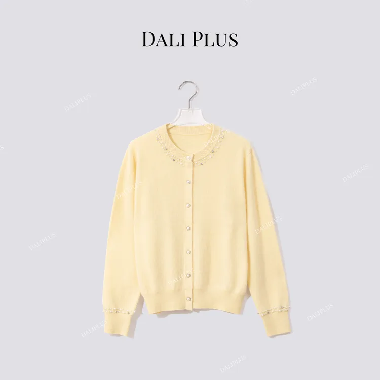 DALI PLUS“100拉毛羊毛”重工钉珠圆领长袖针织开衫-D5CH4656