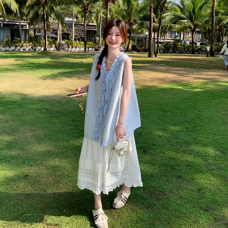 蓝色减龄超好看夏日ootd穿搭女2025新款花边无袖背心半身裙两件套