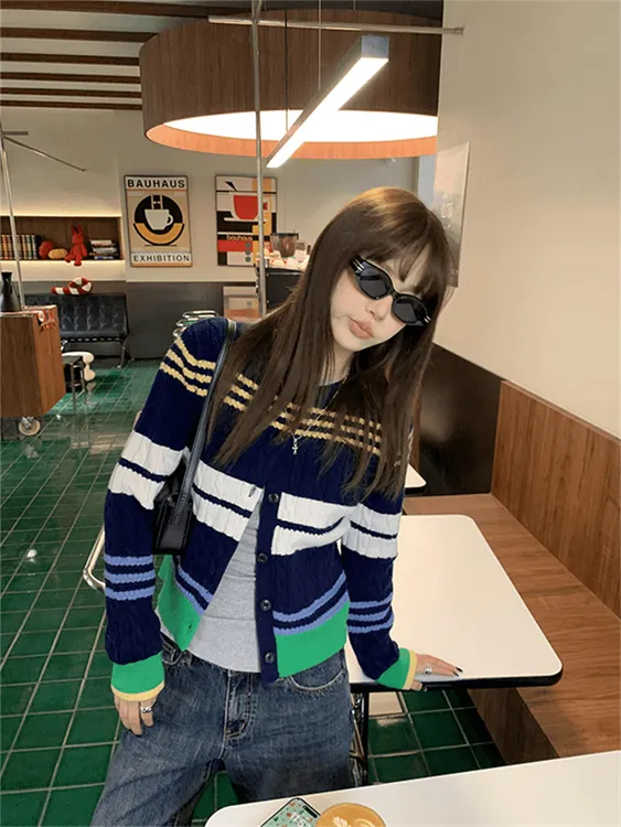 韩版单排扣撞色针织开衫女2025秋季新款减龄毛衣别致超好看上衣潮