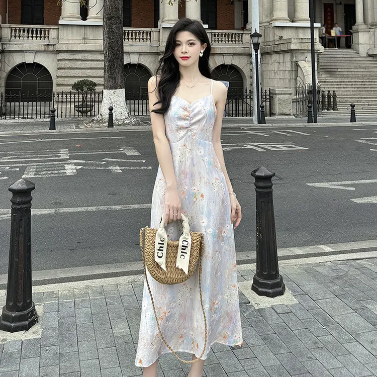雪纺碎花吊带连衣裙女2025春夏季法式小个子茶歇裙温柔气质长裙子