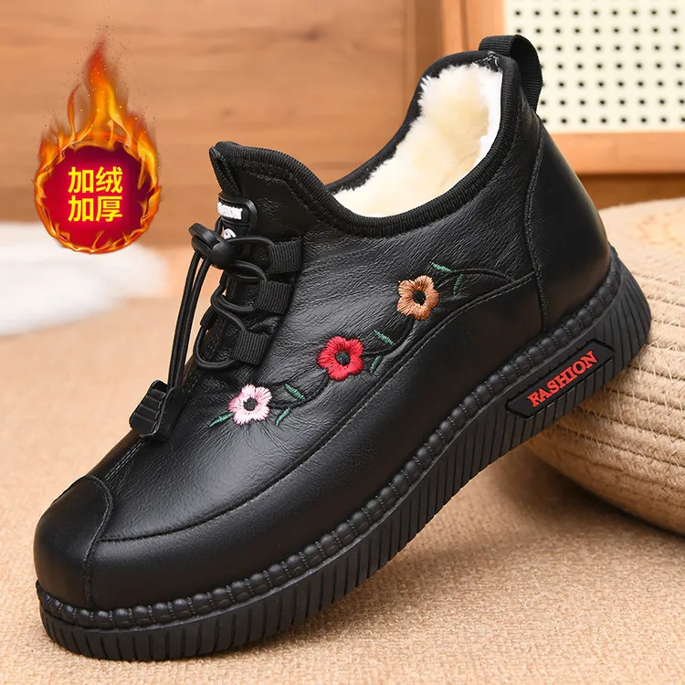 冬季保暖女棉鞋加绒防滑老北京老人鞋软底中老年平底妈妈鞋奶奶鞋