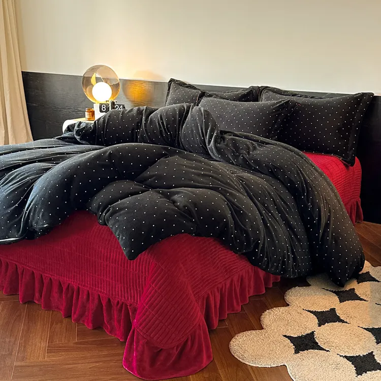 原创定制款高克重牛奶绒床盖四件套法式复古红床盖黑色被套可机洗