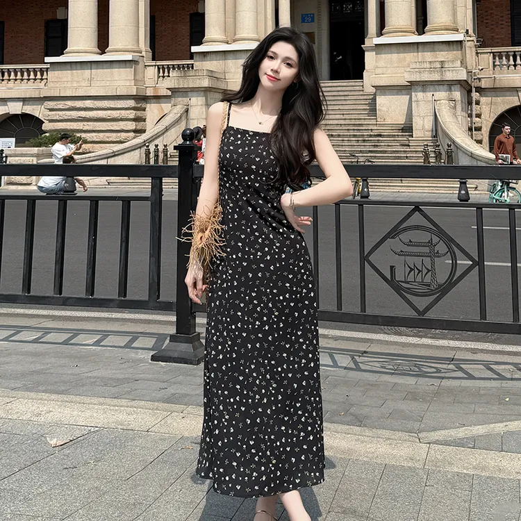 法式碎花连衣裙女2025夏季新款海边度假穿搭收腰显瘦雪纺吊带长裙
