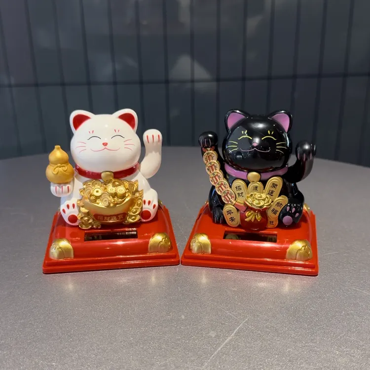 适用于家居客厅办公桌面招财猫摆件太阳能自动摇手汽车装饰摆件