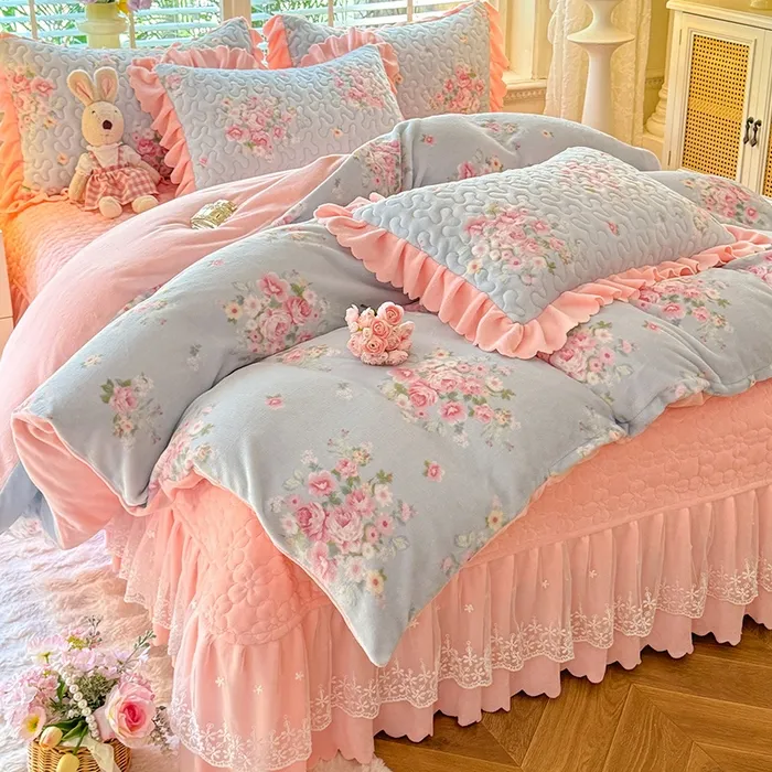 床盖牛奶绒四件套加厚加密保暖夹棉床盖蕾丝花边防滑防静电三件套