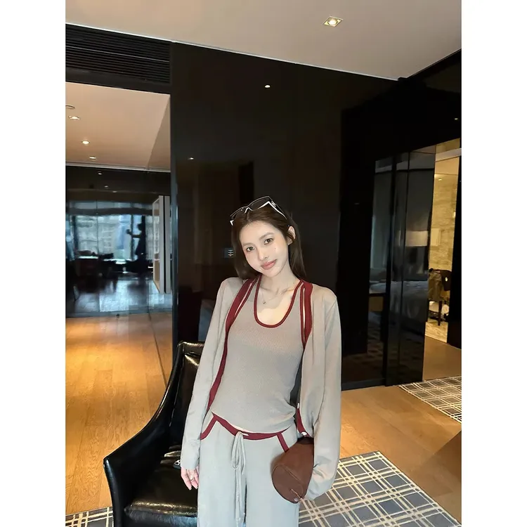 秋季韩系独特超好看套装撞色针织开衫修身背心百搭休闲长裤三件套