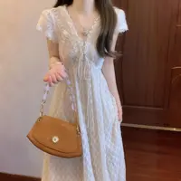 法式温柔风蕾丝V领气质连衣裙子女夏气质收腰显瘦度假风仙女长裙