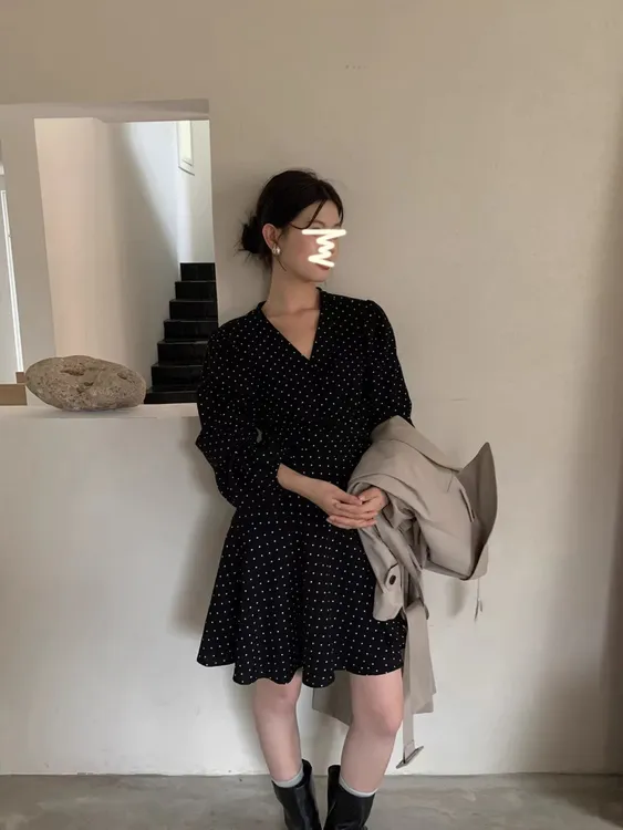 法式波点一片式v领长袖连衣裙女秋季黑色裙子优雅高级感气质短裙