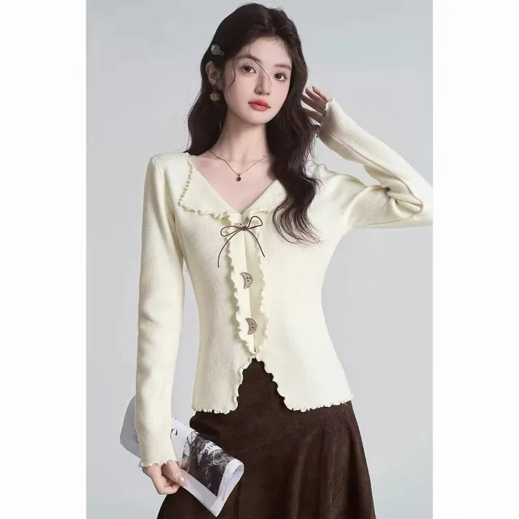 2025新款秋冬V领木耳边翻领气质月牙扣长袖显瘦针织打底衫上衣