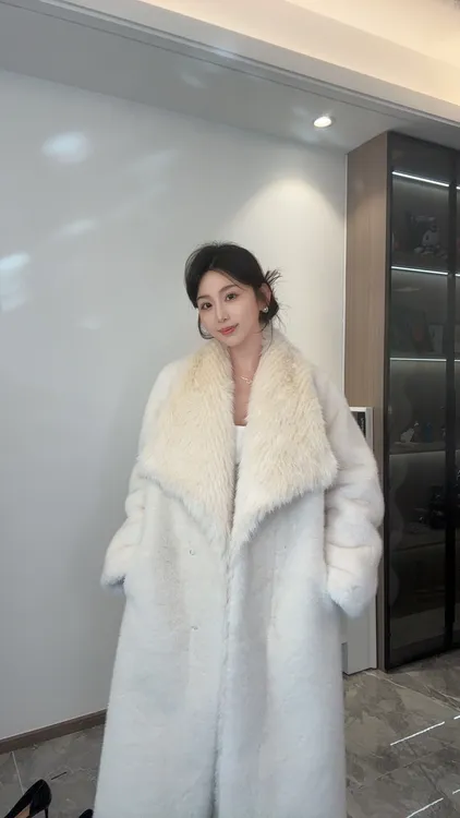 《洛凝专属》秋冬设计款欧貂绒外套 大翻领66096 