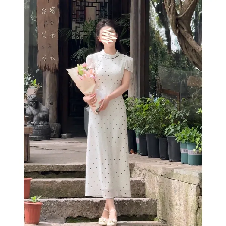 设计感连衣裙女2025夏季新款温柔风圆领收腰气质中长款波点裙子