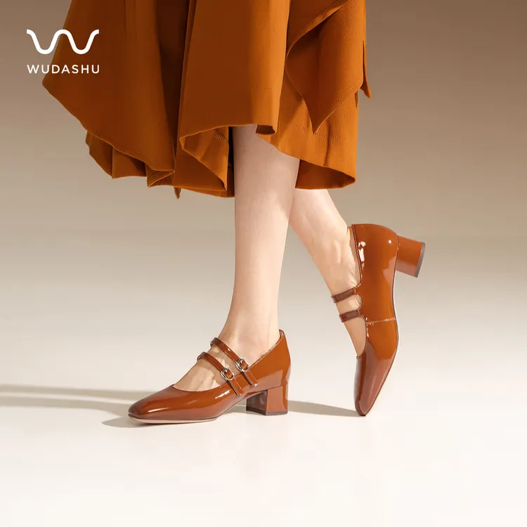 穿高跟鞋的吴大叔中跟漆皮玛丽珍高跟鞋女复古一字带浅口单鞋Z282