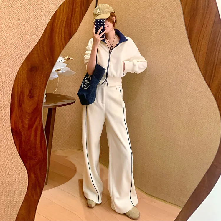 2025秋冬新款休闲风通勤风美式时尚套装宽松连帽减龄米杏色设计