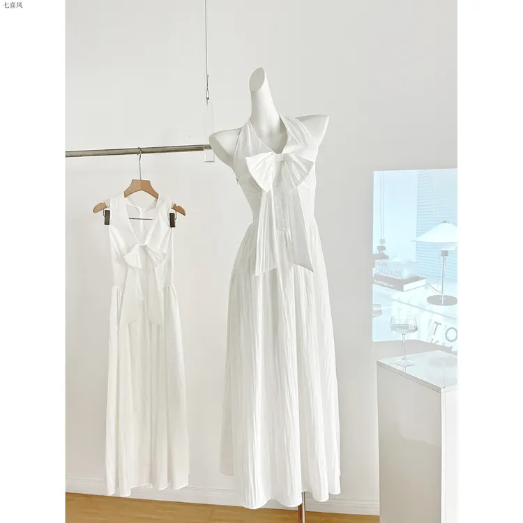 一尧苏黎世月光挂脖连衣裙女夏优雅千金感白色露背长裙子