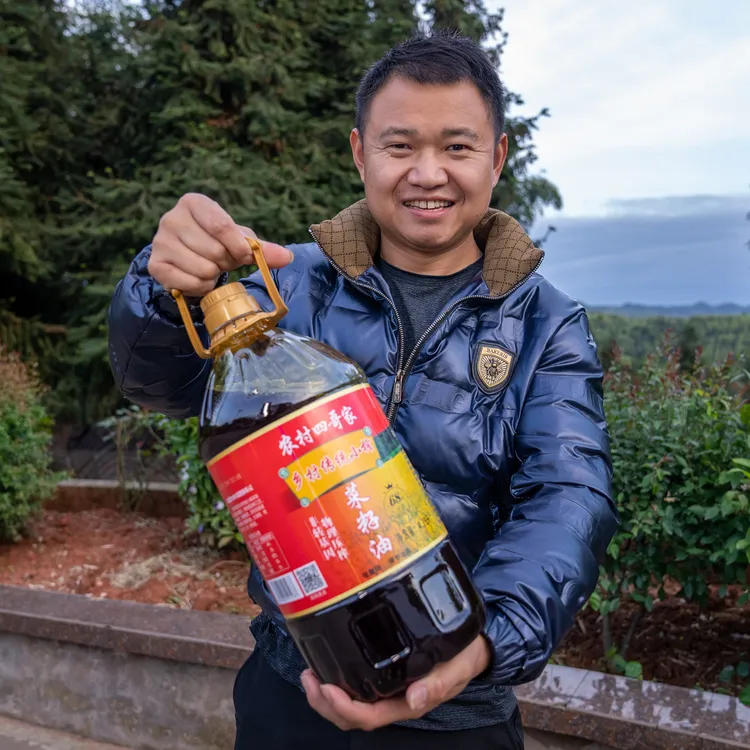 农村四哥家四川农家传统小榨菜籽油4.35L/桶(净重八斤)