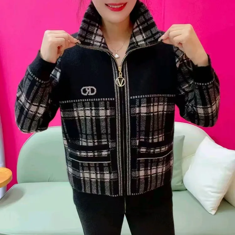 春秋新款洋气中年妈妈格子开衫外套