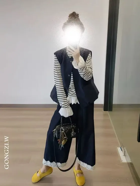 清妍绝美开春小套装时尚简约百搭马甲蕾丝拼接条纹T恤三件套7106