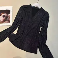 《姚家优麦汇》Y6950秋款V领设计感时尚百搭长袖显瘦上衣款女