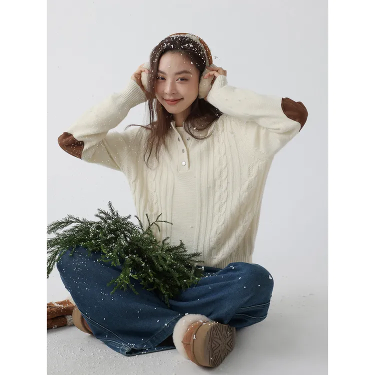 低卡LOWCALORIE‘云感织韵’羊毛混纺POLO领麻花结秋冬套头毛衣