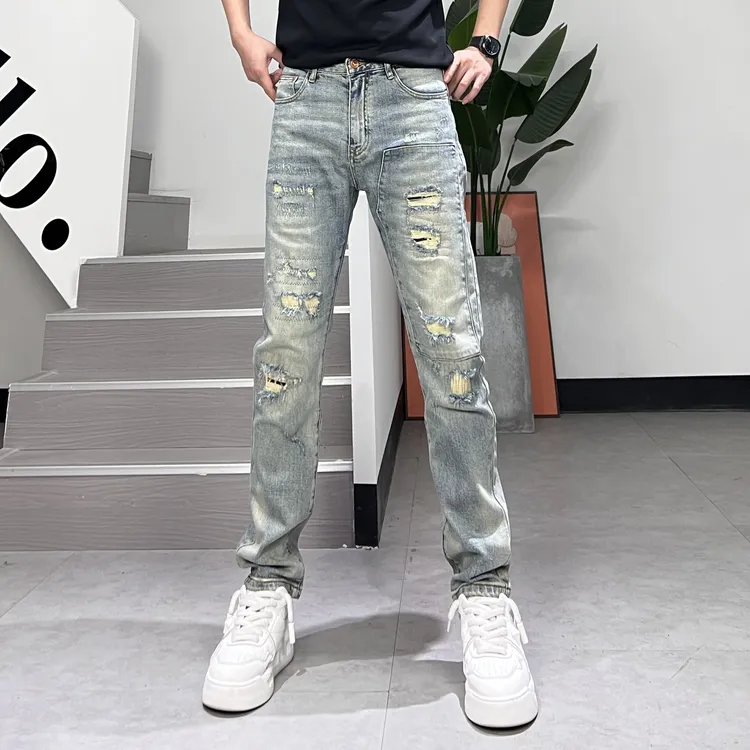 2025秋季新款重工潮牌复古浅蓝色男士牛仔裤时尚假破洞弹力小脚裤