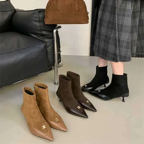 【万达撤柜】2025秋冬新款金属扣拼接绒面细跟中跟短靴百搭显瘦时