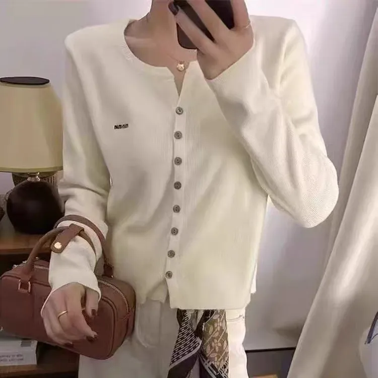 包芯纱秋冬新款韩版简约字母刺绣圆领针织开衫女修身显瘦毛衣外套
