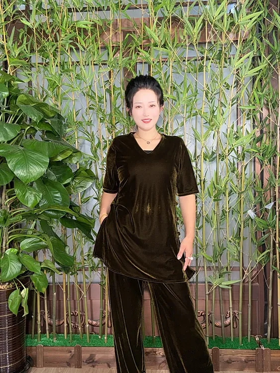 （主播推荐）V领丝绒盘扣半袖+阔腿裤套装