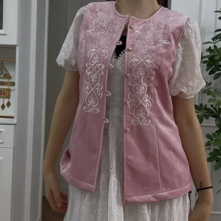 粉色   马甲（ 正码正拍）