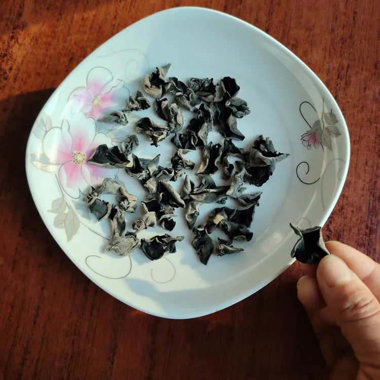东北小兴安岭特产头茬黑木耳干货无根肉厚干净无沙好吃不腻