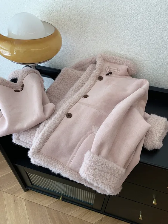 仿麂皮绒羊羔毛粉色翻领加厚保暖皮毛一体外套女秋冬季慵懒风穿搭