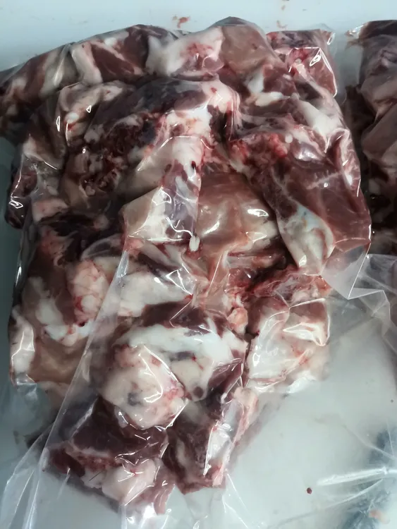 熊耳山橡树林下散养豫西黑猪排骨4斤装剁段